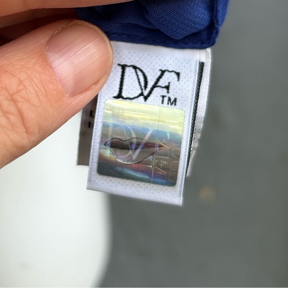 Diane Von Furstenberg Blue Silk Khalila Chiffon blouse, size Small - Picture 9 of 12